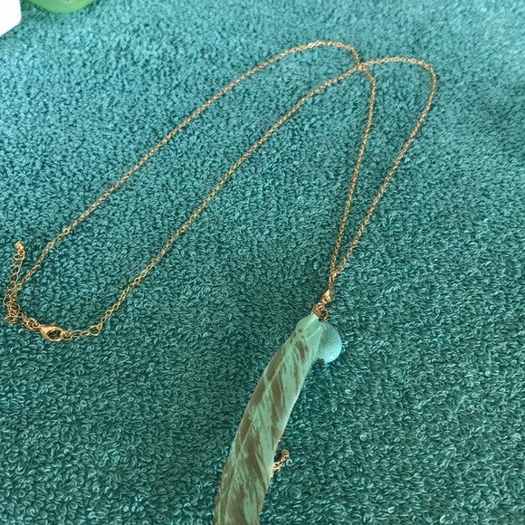 Long turquoise feather necklace - Picture 2 of 3